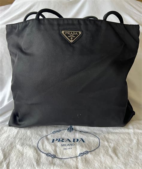 portafolgi prada|prada tote bag.